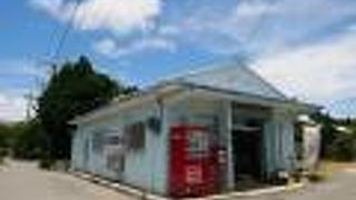 集落中心にあるちょっと明るいまるま売店