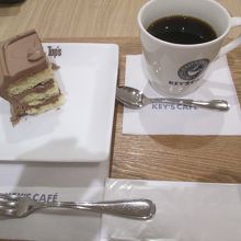 久しぶりのトップスのチョコレートケーキ