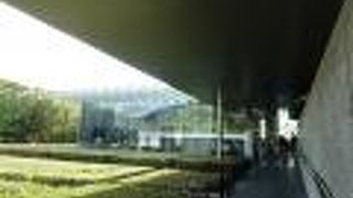 平等院の敷地内にある近代的な博物館