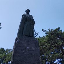 坂本龍馬像、壮大です。