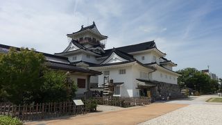 現在では郷土博物館＝富山城です