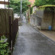 寂しい感じがする坂道