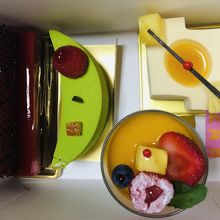 形も色もキレイなケーキ