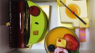 色鮮やかなケーキ