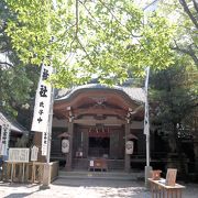 竹島の中心の神社で縁結びの神様