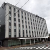 ホテル外観。JRと三陸鉄道の釜石駅と同じ並びにあります。