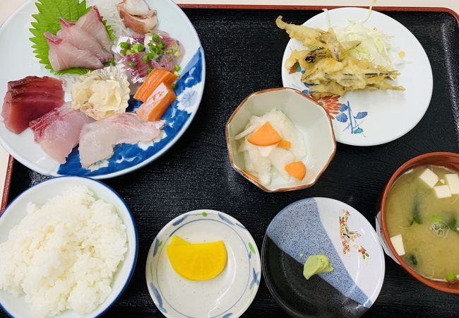 オススメは刺身定食950円