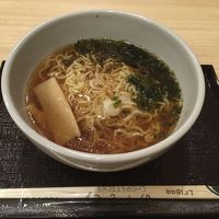 無料サービスの夜鳴き醤油ラーメン