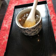 コチラ、最後に戴く薬膳茶でございます