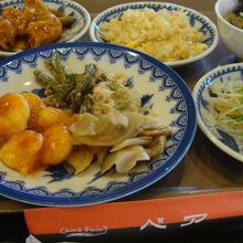 四川料理のバイキング　エビチリが人気