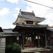 山門が印象的な寺院