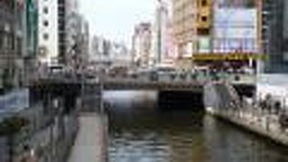 風情ある外観の橋