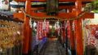 露天神社の境内で最も目立っていました