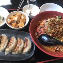 冷やし担々麺と餃子のセット