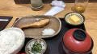 朝ごはんを空港で