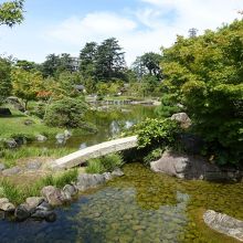 千歳御門近くの庭園
