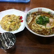 JR尾道駅のすぐ隣のビルで一番近いラーメン屋ではないのかなぁ