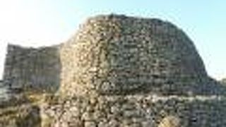 周りを海に囲まれた城跡