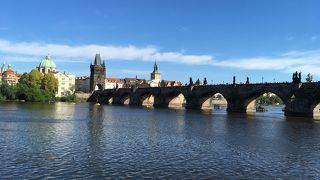 歴史あるプラハで一番有名な橋