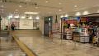 食品エリアが改修され明るくなりました