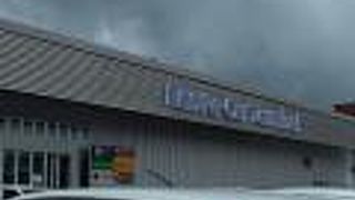 青森空港でレンタカー　屋根があるといいのに