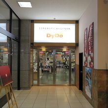 JR「出雲市」駅、このドアの向こうがアトレスいずも」西館です