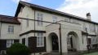 学校の中にあります