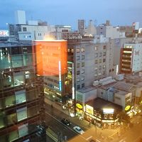 部屋からの眺めです。南1条通りが望めます。