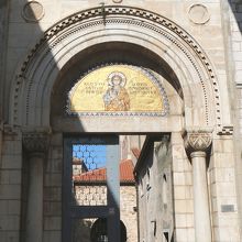 「エウフラシウス聖堂」入口の門