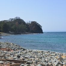 ゴロタ石の海岸線です。