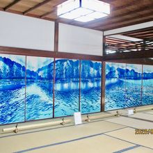 青の襖絵『舟出』