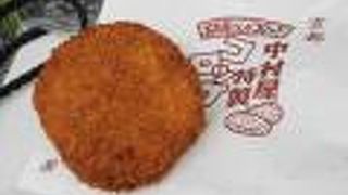 揚げたてのコロッケ