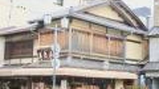 鴨川の三条の橋の袂