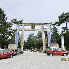 京都の赤いタクシーが