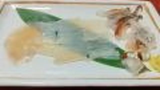 活イカと刺身にがっかり。お通しも出てこないのに料金はしっかり請求された。