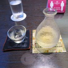「晩酌セット」のお酒は地元の「久米桜」