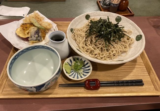 野菜天ざる大盛を生ビールと獺祭で！