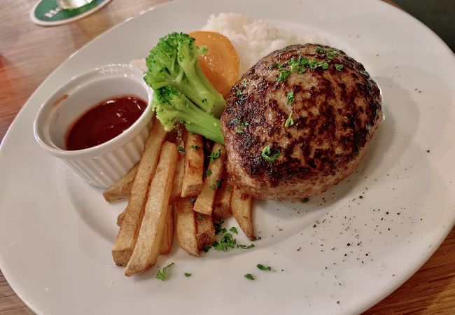 粗挽きハンバーグ＆牛ハラミグリルランチ食したけどイマイチでした。