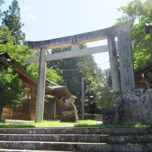 境内入口と鳥居