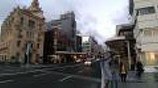 一日の終わりに来て、飲食店を利用するといい