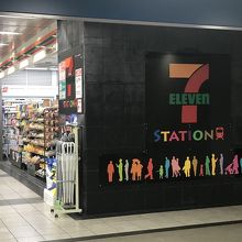 京急グッズやプラレールも販売している By ライナス セブンイレブン 京急ｓｔ羽田第２ターミナル店 のクチコミ フォートラベル