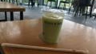 公園併設の使いやすいカフェ