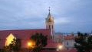 赤い屋根の教会