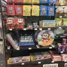 京急グッズやプラレールも販売している By ライナス セブンイレブン 京急ｓｔ羽田第２ターミナル店 のクチコミ フォートラベル