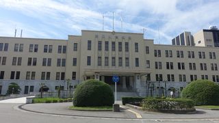 昔ながらのお堅い感じの建物