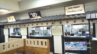 数少ない食事のとれるサービスエリア