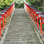 眺めの良い高台にある神社