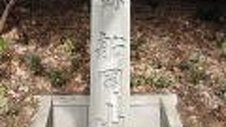 建勲神社の隣り