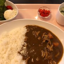 カレーライス900円+サラダドリンク200円