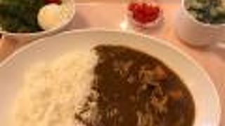 割と値段設定も親切なおしゃれな定食やという感じ